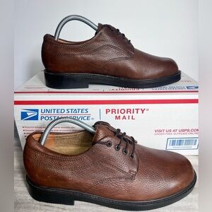 St. John's Bay Round Toe Leather Dress Shoes Mens 8 Clean Comfy Casual Work
